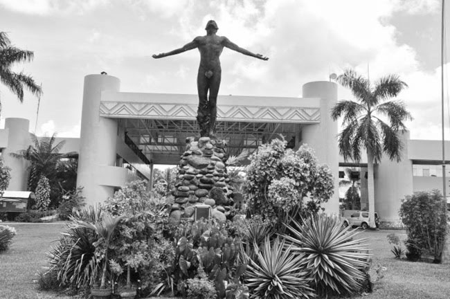 UP Diliman Oblation Plaza in 2011