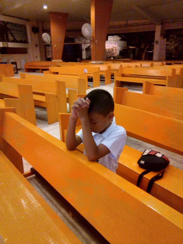 boy praying san antonio de padua agdao
