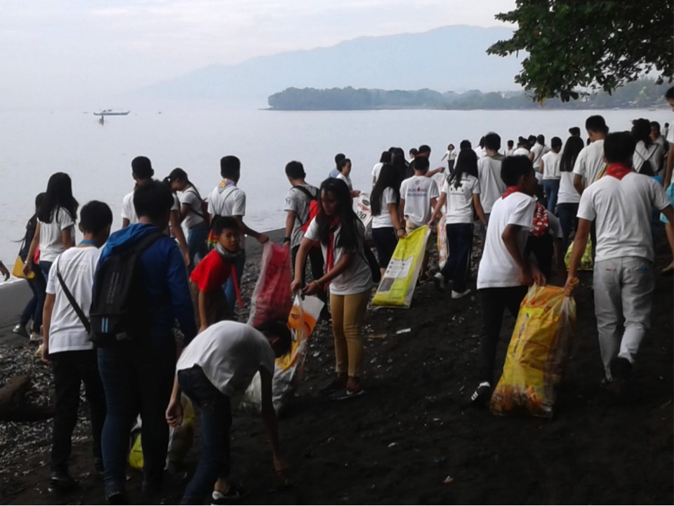 TNSH Students and Scouts coastal clean-up drive