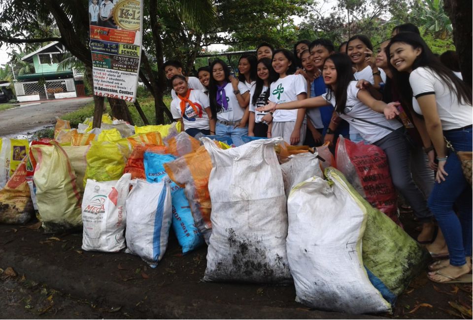 TNSH Students and Scouts coastal clean-up drive