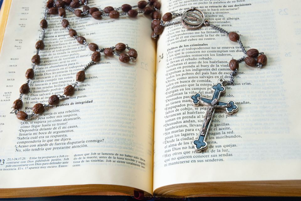 rosary stock lennon caranzo unsplash