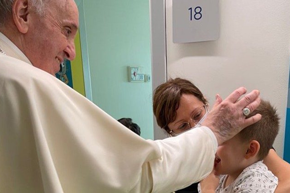 Pope Francis visits Pediatric oncology ward