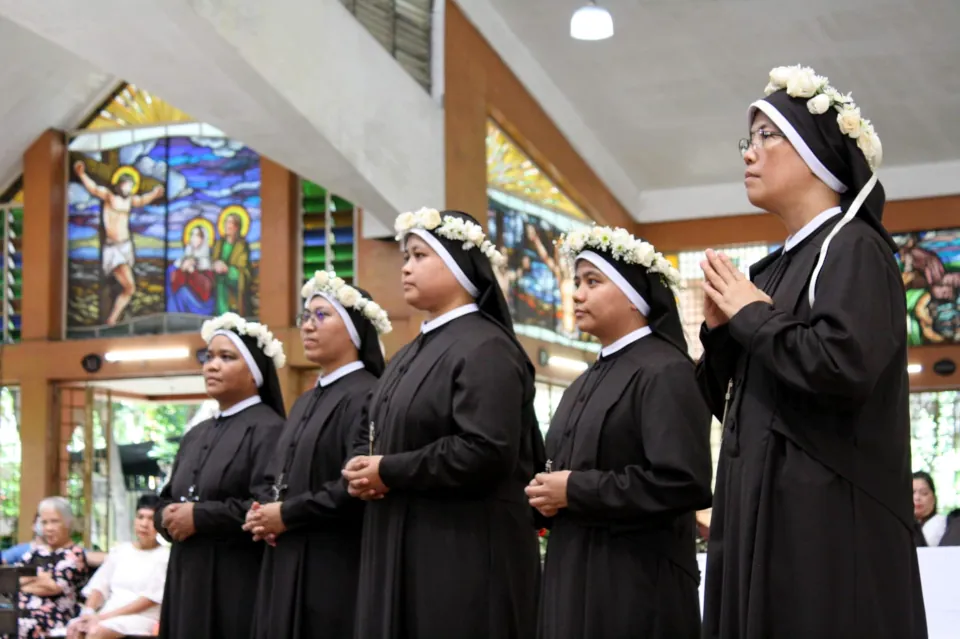 5 Apostles of Jesus Crucified (AJC) sisters in their Perpetual Vow