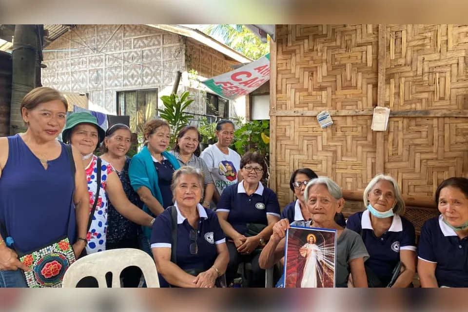 Catholic Women's League of Sto. Niño Parish of Magsaysay visiting the old and sick during Ash Wednesday