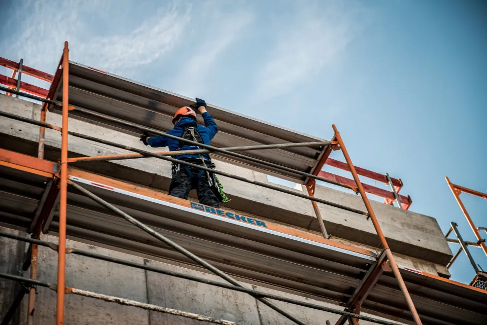 Paul Becker stock photo of a construction worker on scaffolding unsplash