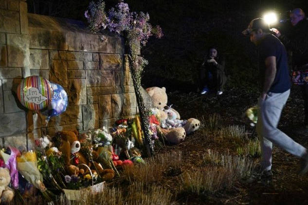 makeshift memorial outside the Covenant School building in Nashville