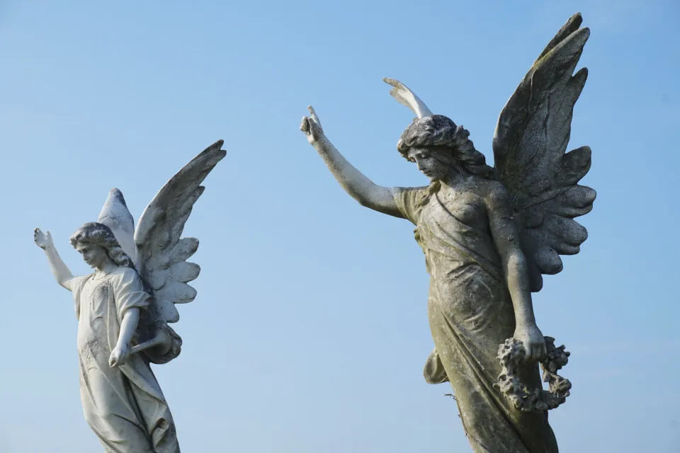 Two angel statues stock photo by Gavin Allanwood on unsplash