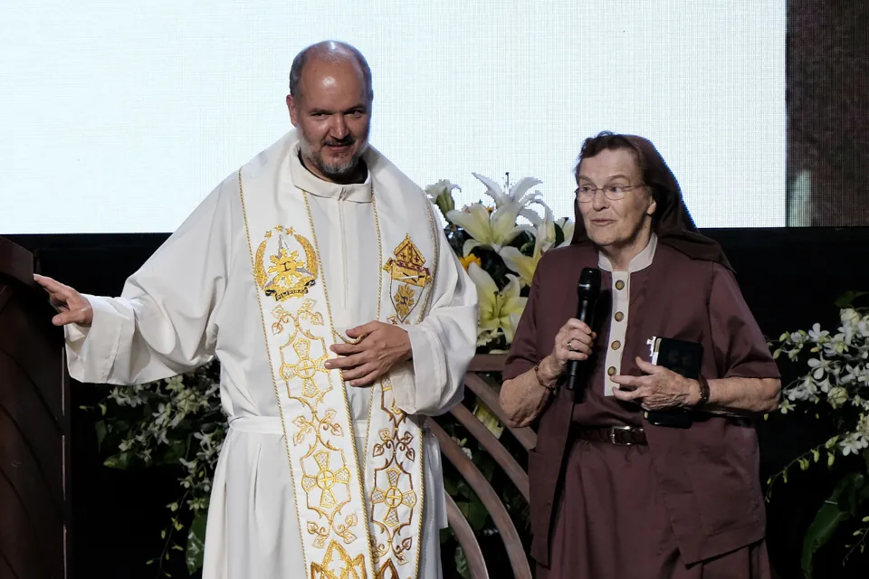 Sr. Briege and Fr. De Romani CBCP News