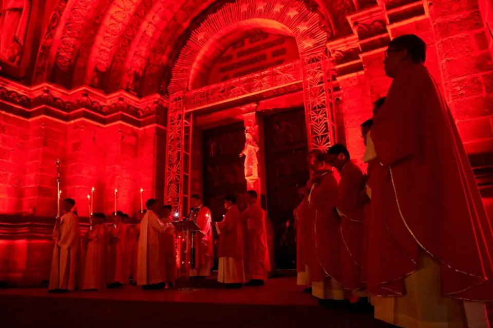 20231129 Red Wednesday at the Manila Cathedral