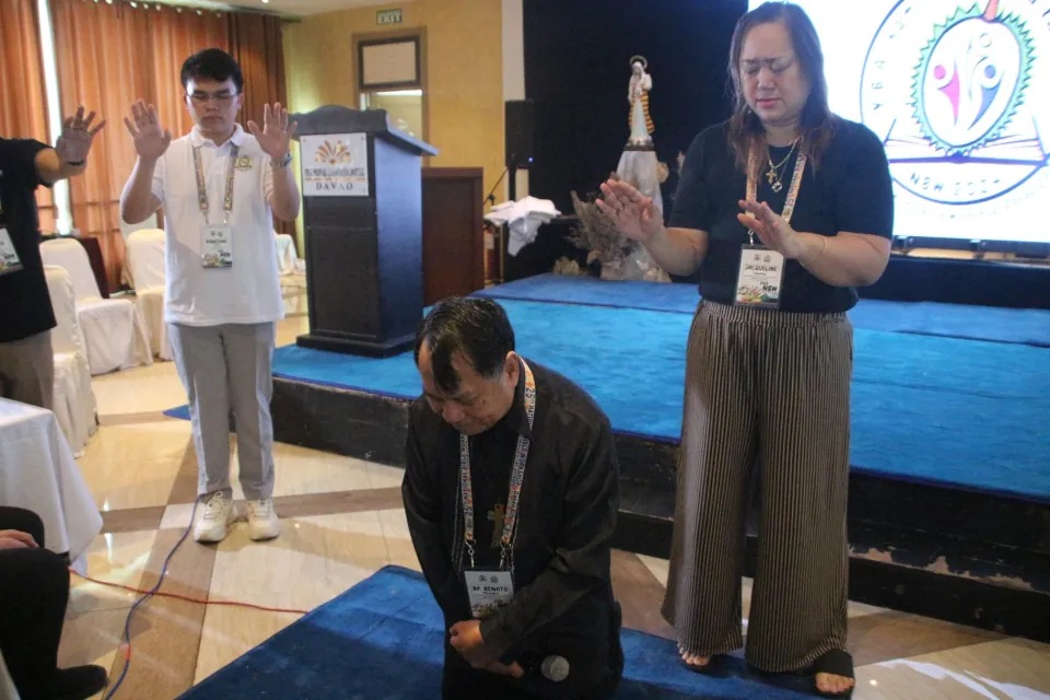 25th National Bible Workshop parishioners pray for priests