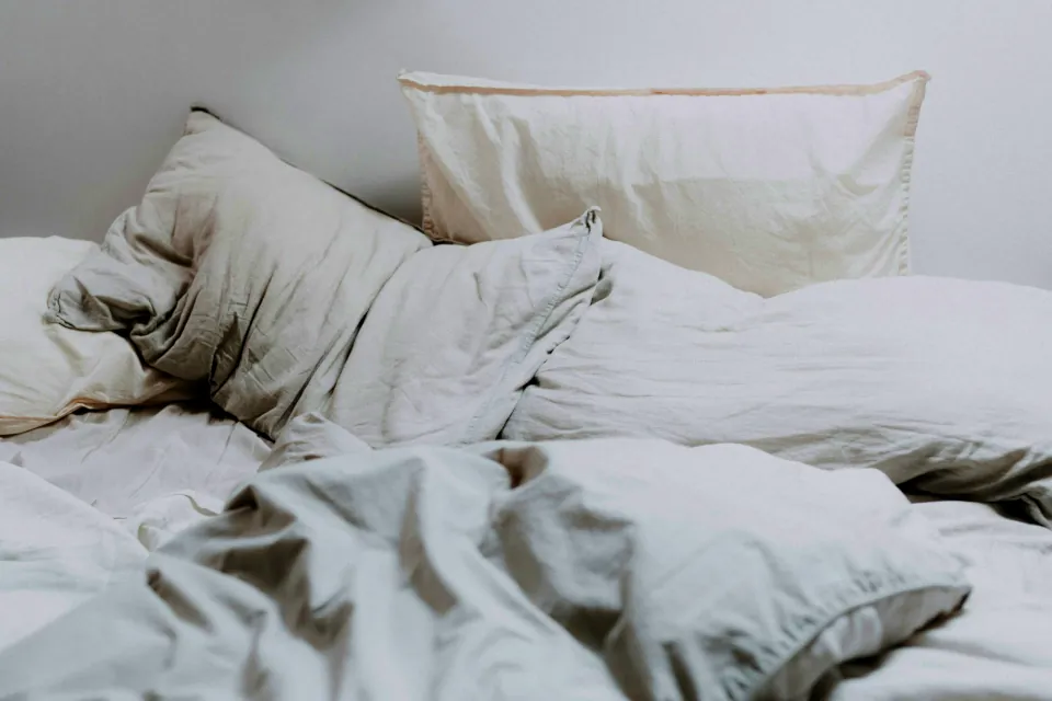 Stock photo of unmade bed by Priscilla Du Preez on unsplash