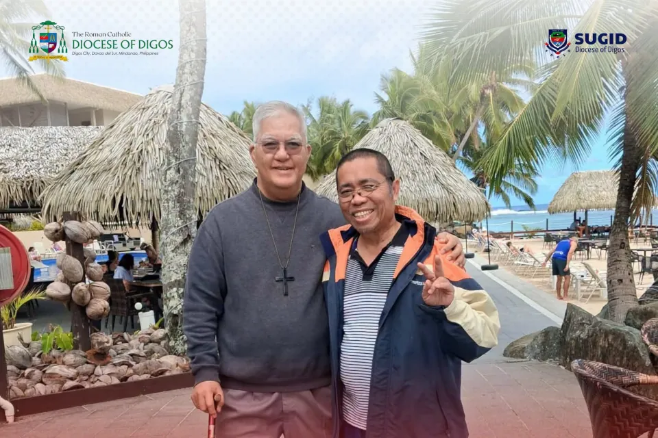 Bishop Afable Meets Fr Alvin Parantar in Cook Islands