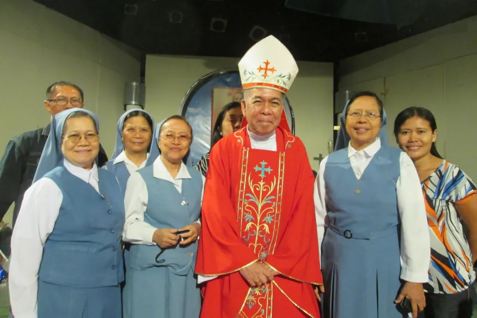 Daughters of St Paul Davao with Abp Valles 2014